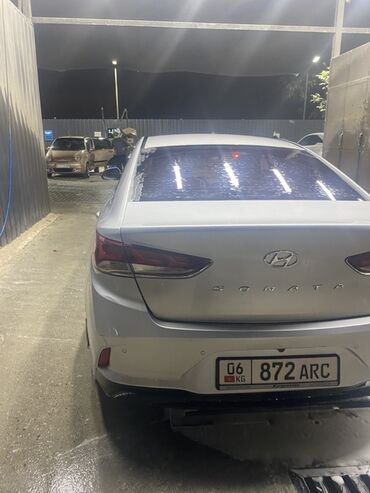 светы для дома: Представляем седан Hyundai Sonata в серебристом цвете, идеальный выбор