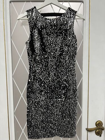 вечерние короткие платья со шлейфом: Вечернее платье, Коктейльное, Короткая модель, Без рукавов, С пайетками, S (EU 36)
