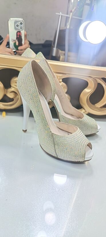 Çəkmələr: Ölçü: 38, İşlənmiş — 11