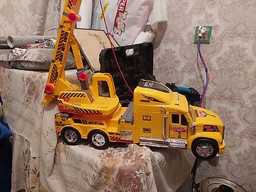 musiqili yeni il oyuncaqları: Uşaq oyuncağı – iri ölçülü sarı kranlı yük maşını (Heavy Duty Crane — 1