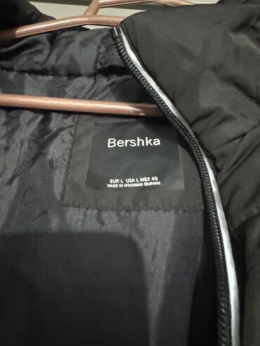 Куртки: Мужская куртка Bershka, L (EU 40), цвет - Черный