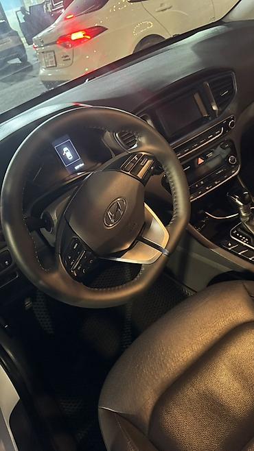 camry universal: Hyundai Ioniq: 2017 г., 1.5 л, Автомат, Гибрид, Хэтчбэк — 4