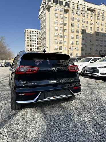 Kia: Kia Niro: 2017 г., 1.6 л, Автомат, Гибрид, Кроссовер — 4