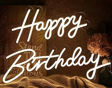sto za tapete: LED neonski natpis “Happy Birthday” - Svetleći natpis u modernom — 4