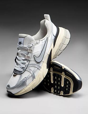 Кроссовки и спортивная обувь: Nike/Найк/Найки Оригинальные кроссовки Выкуплены и привезены из at lalafo.kg — 12 Кроссовки и спортивная обувь: Nike/Найк/Найки Оригинальные кроссовки Выкуплены и привезены из — 12