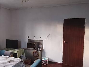 Продажа коттеджей и домов: Продаётся частный дом с большим двором и хозяйственными постройками.6 — 9