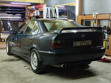 BMW: BMW 3 series: 1991 г., 2.5 л, Кол менен иштөөчү, Бензин, Седан — 2