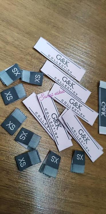 Другие услуги пошива одежды: Жаккардовые этикетки, и основа и логотип вышиваются нитями, главное — 3