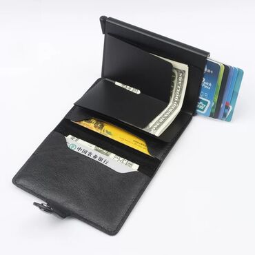 10013 oglasa | lalafo.rs: Crni kozni novčanik koji ima šaržer za kartice kojim jednim klikom