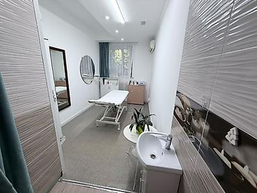 манас масаж: Аренда кабинетов в салонах красоты, 18 м², Для бровиста, Для визажиста, Для лешмейкера — 2
