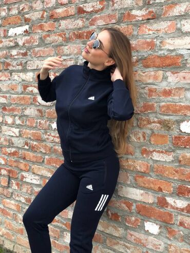 Gornji i donji deo: Adidas ženska trenerka

Novo
Pamuk scuba
Veličine s m l xl 2xl — 6
