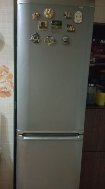 Soyuducular: İşlənmiş 2 qapılı Hotpoint Ariston Soyuducu Satılır, rəng - Boz