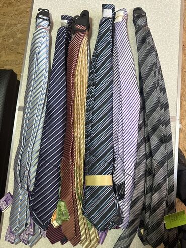 красный галстук: Классические мужские галстуки с диагональной полоской.оптом цена