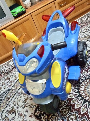 детский куртки: Продаю бу детский элетро мотоцикл, поменяли аккумулятор, зарядки нету