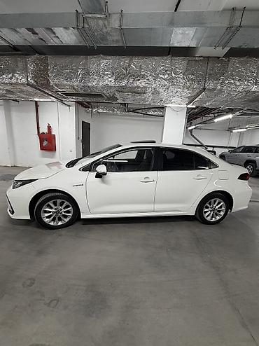 Toyota: Toyota Corolla: 2021 г., 1.8 л, Вариатор, Гибрид, Седан — 6