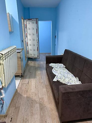 Mənzillər: 1 otaqlı mənzil (studiyaya yaxın plan) – mərkəzi istilik radiatorları — 1