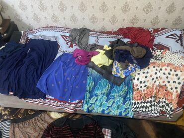 Digər qadın geyimləri: 100 yaxındı hamısın götürene 1 manatdan tek-tek 1.50 — 2