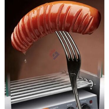 hot dog: Hot dog sosis qizartma aparati Silndirlerin uzerine sosisleri duzerek