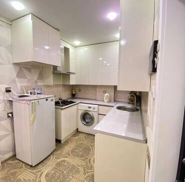 Uzunmüddətli kirayə mənzillər: Mənzil kirayə verilir. 2 otaq, 17.4 mərtəbə. Nərmanov metrosu — 7