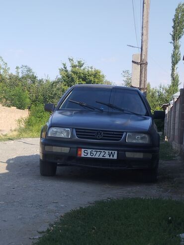 транспорте: Volkswagen Vento: 1992 г., 1.8 л, Механика, Газ, Седан