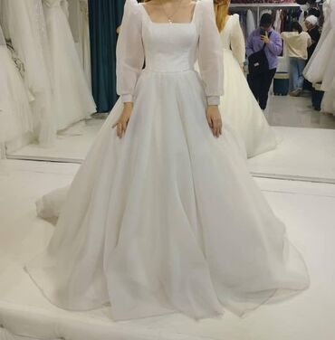 белое платье короткое свадебное: Продаю свадебное платье,размер регулируется от 38 до 48 р сзади на