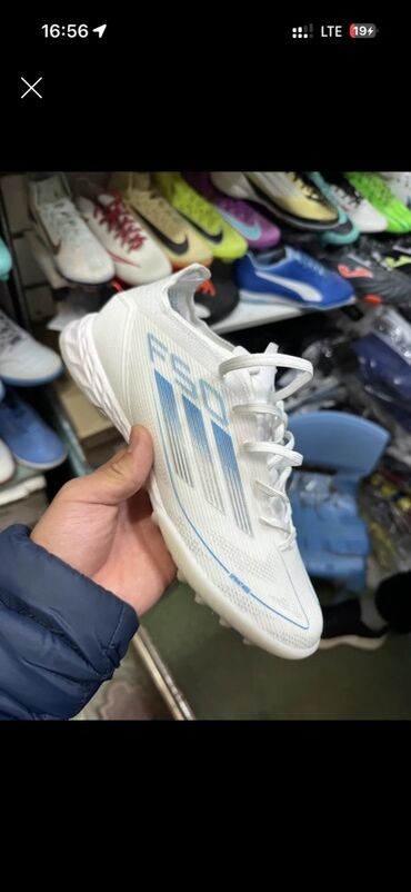тандем велосипед: Футбольные бутсы Adidas (модель серии F50) для искусственного