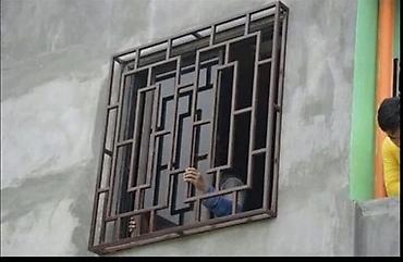 Barmaqlıqlar: - Şaquli relslər sıx addımla – sındırmaya və zorla açılmaya qarşı — 11