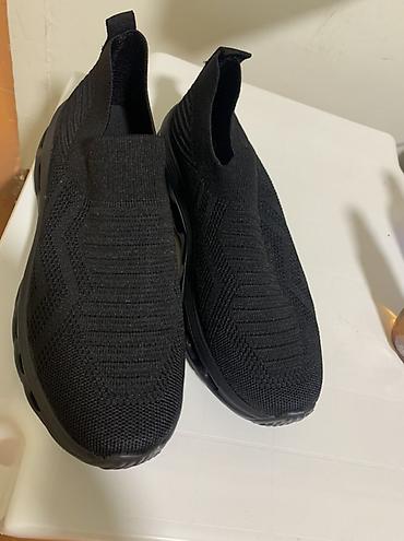 krosovkalar: Qara rəngdə slip-on idman ayaqqabısı……………………………… — 1