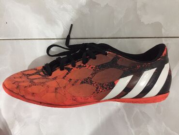 Sport i hobi: Adidas patike za fudbal u solidnom stanju br. 40 Cena 800 din