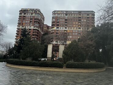 Əla təmirli. Mebel və texniki avadanlıq var. Otaqin biri boshdur