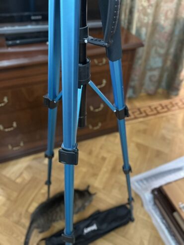 Другие аксессуары для фото/видео: Продаю ШТАТИВ прочный и практичный на железной ножках Штатив Jmary с — 38