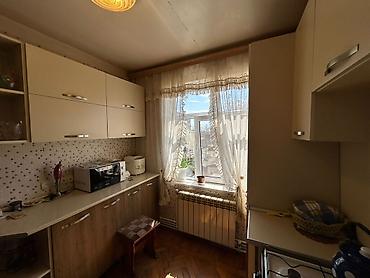 Uzunmüddətli kirayə mənzillər: Təcili satılır. Mənzilin təsviri: - İşıqlı və səliqəli planlı mənzil — 24