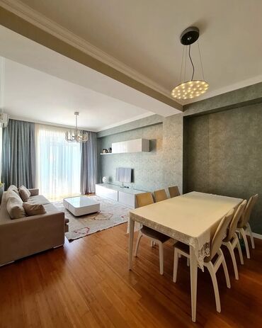 Qarajlar: 3 otaqlı, Yeni tikili, 74 kv. m