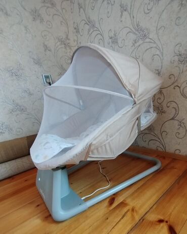 elektron nəni: Körpələr üçün nəzərdə tutulmuş bu avtomatik yelləncək, "coolbaby"