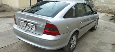 Opel: Opel Vectra: 1998 г., 2.5 л, Механика, Бензин, Хэтчбэк