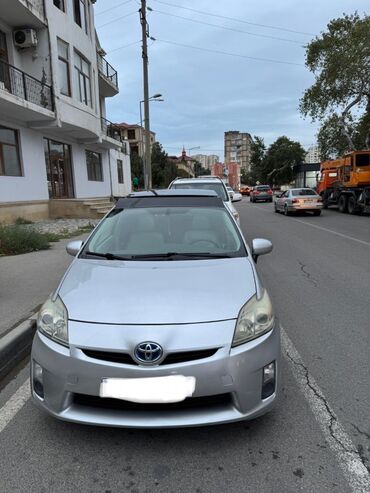 Toyota: Toyota Prius: 1.8 l | 2011 il Sedan