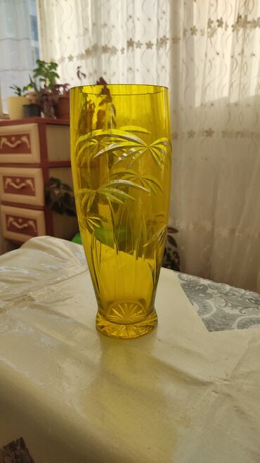 ваза напольная стеклянная высокая без узора: Одна ваза