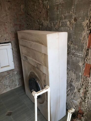 Duş kabinaları, arakəsmələr: Uzunluq En 94sm, uzunluq 137 sm, hündürlük 35 sm, Tutum 400 lt, əla