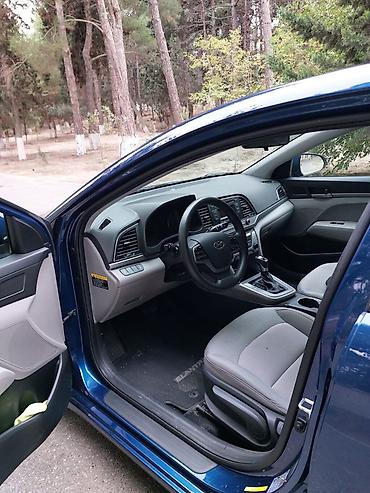 Hyundai: Hyundai Elantra: 2 l | 2017 il Sedan — 10