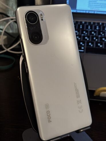 телефон белый: Poco F3, Б/у, 256 ГБ, цвет - Белый, 2 SIM, eSIM