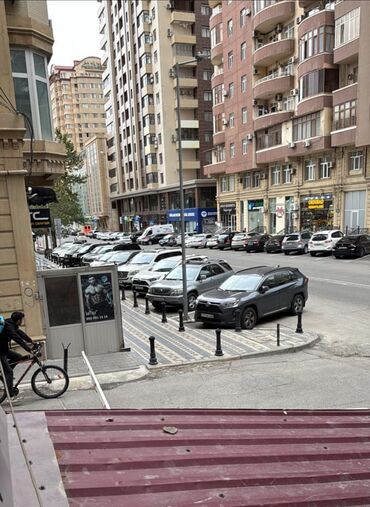 Ofislər: İCARƏYƏ VERİLİR. OFİSTƏHSİL MƏRKƏZLƏRİGÖZƏLLİK SALONU və.s — 12