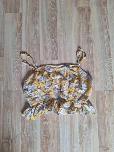 crop top h: Pull and Bear, S (EU 36), Viscose, Floral, color - Yellow