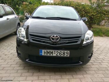 Toyota Auris: 1.3 l | 2010 year Hatchback