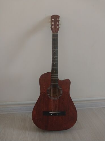 ош гитара: Срочно продаётся акустическая гитара 38 размер в идеальном состоянии