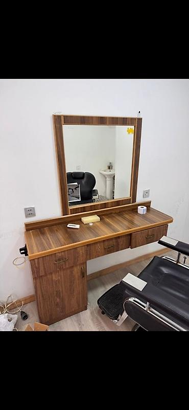 Salon, tibbi mebel: Bərbər salonu üçün iş masası və güzgü dəsti satilir - Material: ağac — 1