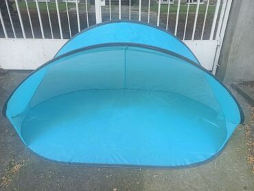 Šatori: Rasklapajući šator za plažu i za ribolov veličine 2x1m. Šator je bez