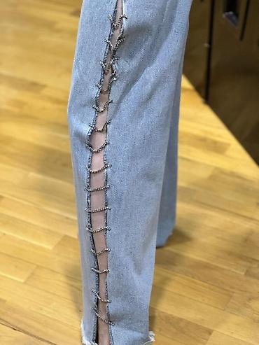 jeans: Qadınlar üçün geniş kəsimli zəncir detallı cins şalvar - Rəng: açıq — 2