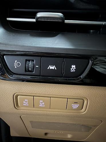 Kia: Kia Carnival: 2021 г., Минивэн — 10