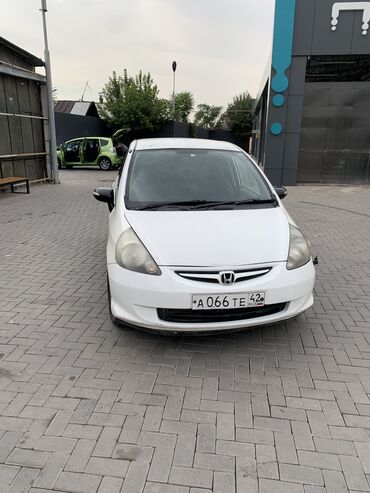 авто в рассрочку электромобиль: Honda Fit: 2002 г., 1.3 л, Автоматтык, Бензин