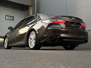 фораннер 2018: Toyota Camry: 2018 г., Гибрид, Седан — 1